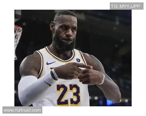 詹姆斯创历史新纪录成首位4万分1万板1万助球员