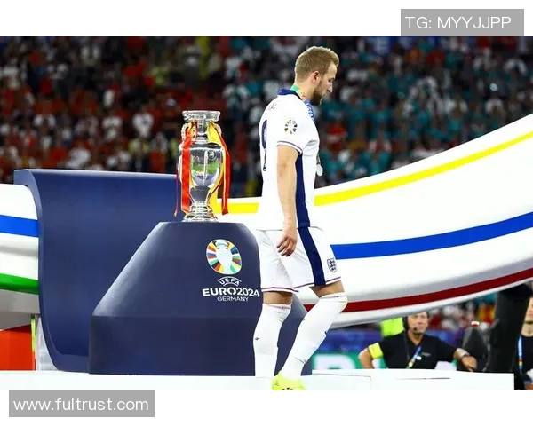 凯恩的传奇旅程:从足球天才到世界巨星的蜕变与荣耀 凯恩的传奇旅程:从足球天才到世界巨星的蜕变与荣耀